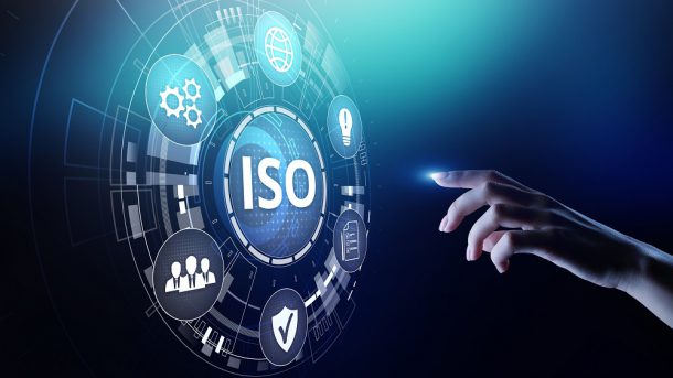 Een cryptische vinger wijst naar de vernieuwde ISO20022-standaard.