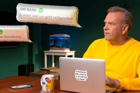 Marc van Veilig Bankieren zit achter zijn laptop