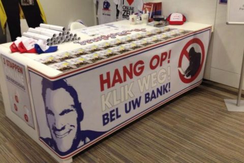 Hang op! Klik weg! Bel uw bank!